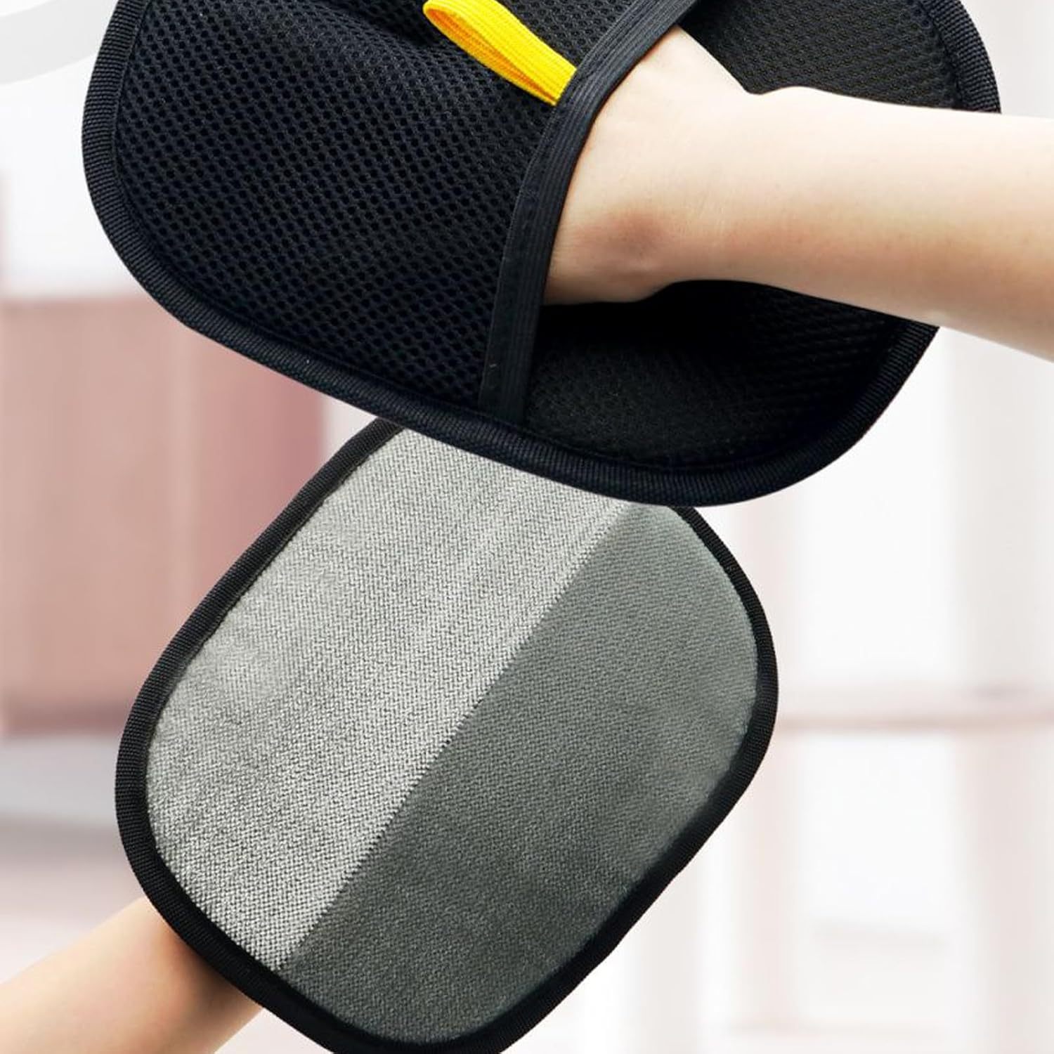 FurMagnet – Wearable Hair Remover for Cats & Dogs